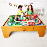 Set trenulet din lemn Big City Train cu masuta de joaca maro